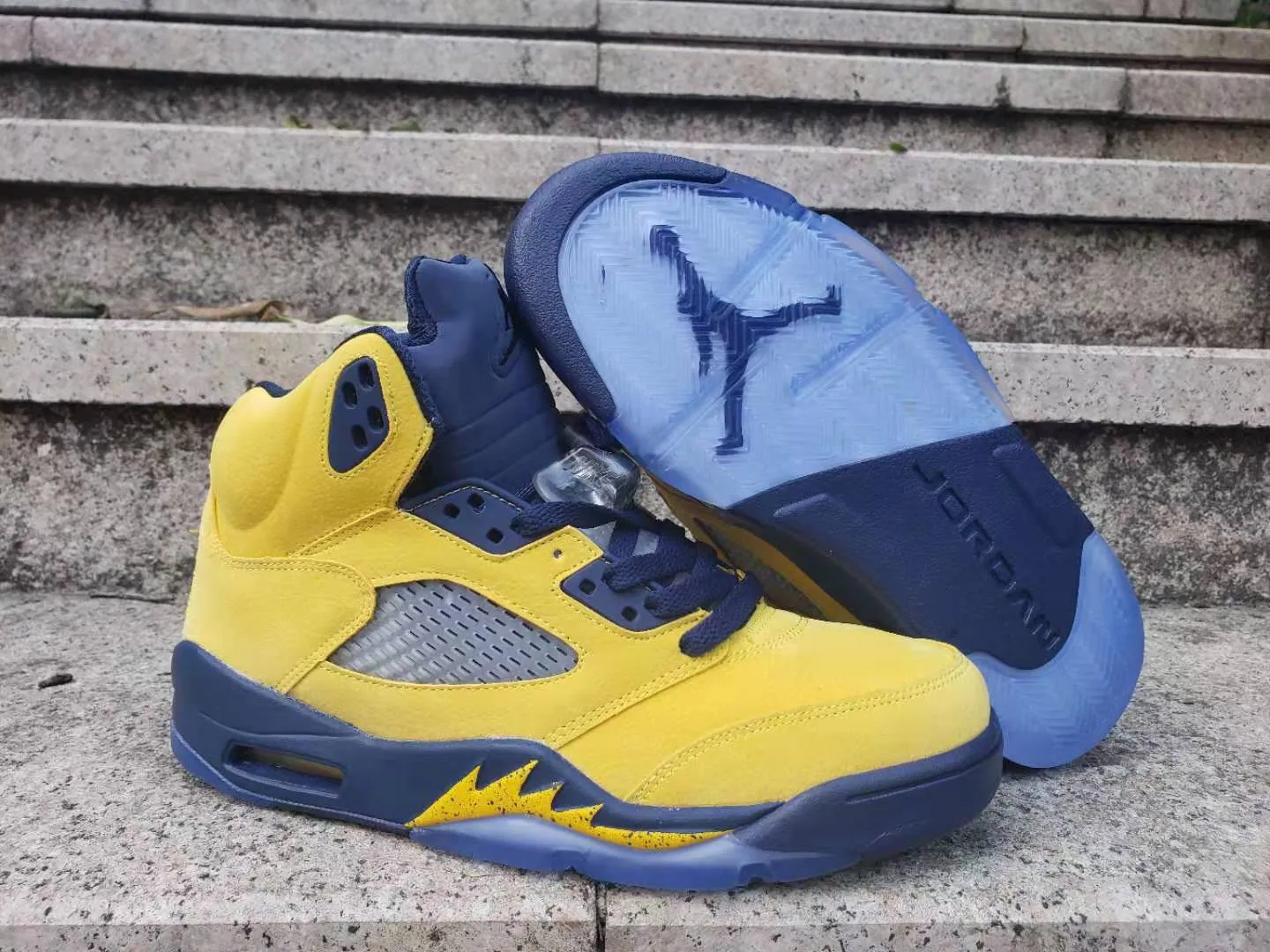 Jordan 5 Retro 'Michigan'