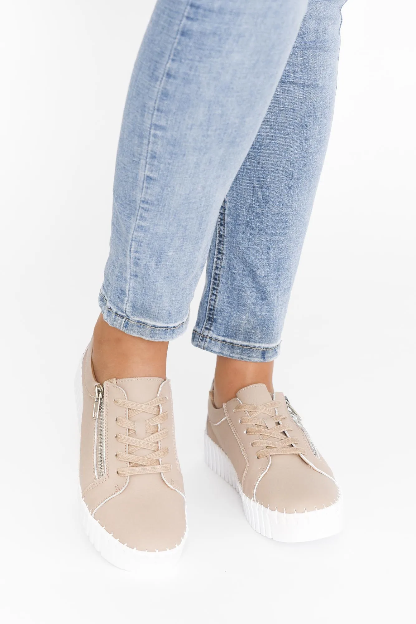 Medusa Nude Platform Sneaker