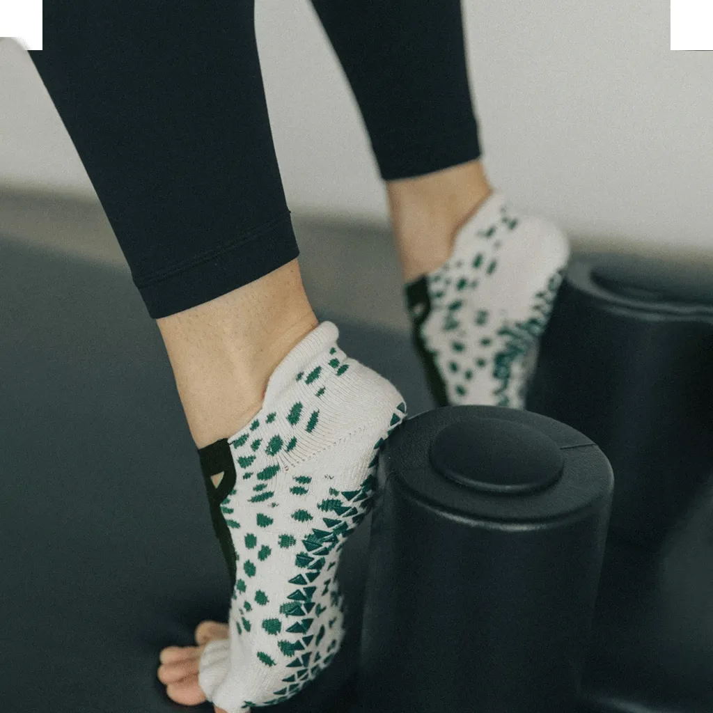 Pointe Studio Dot Toeless Grip Sock